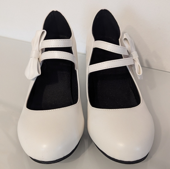 NWOT Mary Jane pumps glossy white 39 - Picture 2 of 4